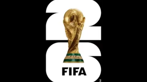 球迷欢歌颂祖国，齐声高喊：中国，你永远最强！